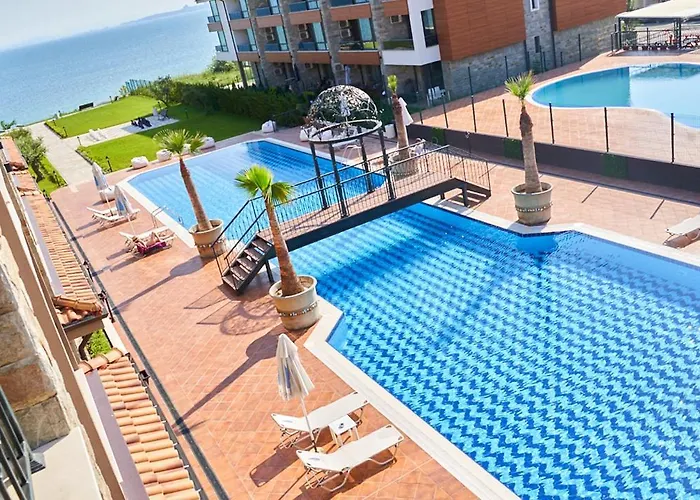 M1 Pool And View * Burgasz