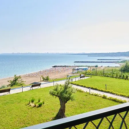 Daire M1 Pool And View